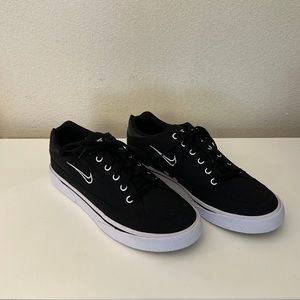 Nike Women’s retro GTS size 8 new